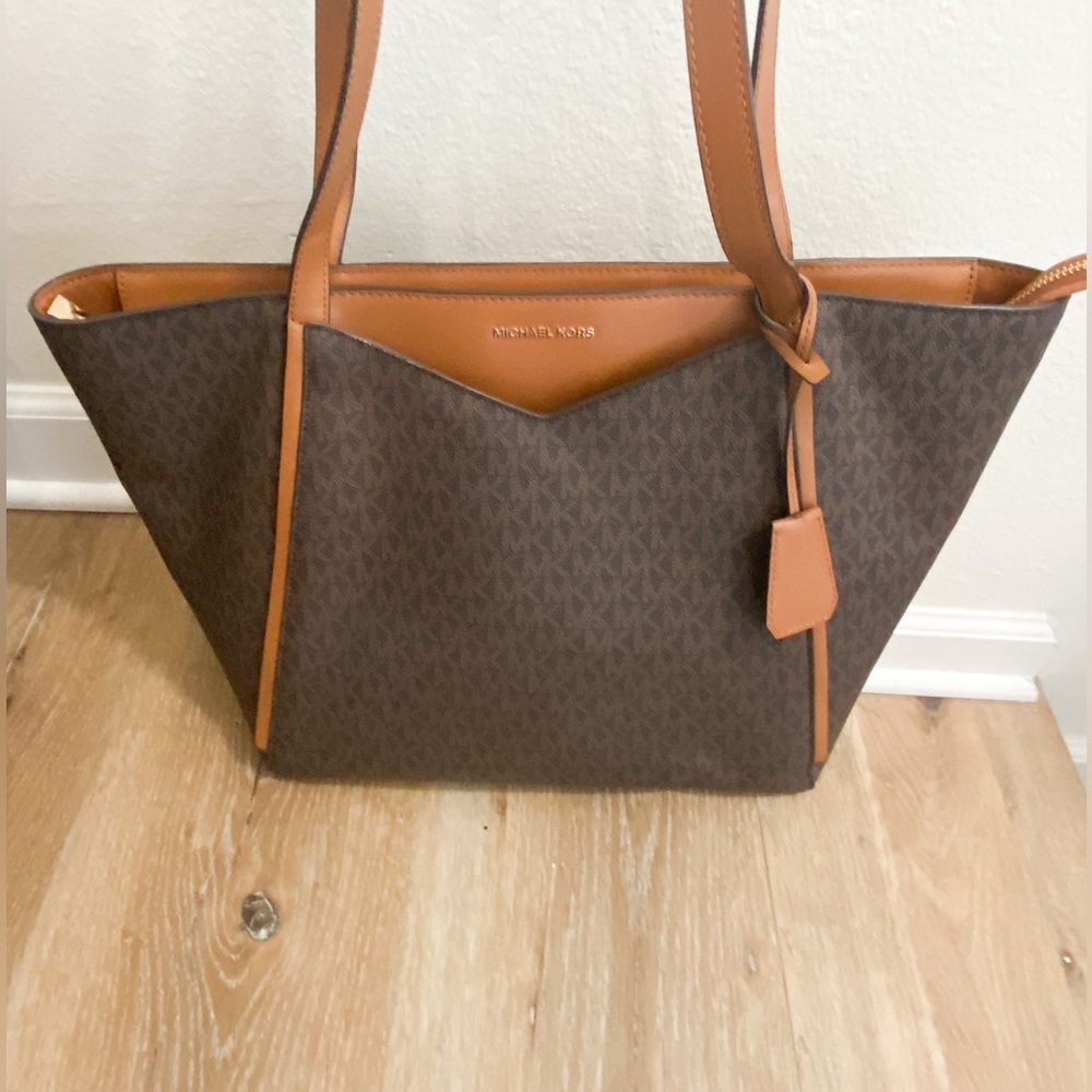Michael Kors Jet Setter Tote Bag